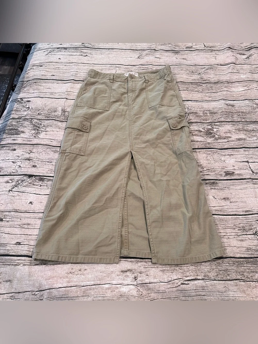 Vintage Y2K Levi’s Utility Cargo Midi Skirt in Beige Cotton Canvas Size 8